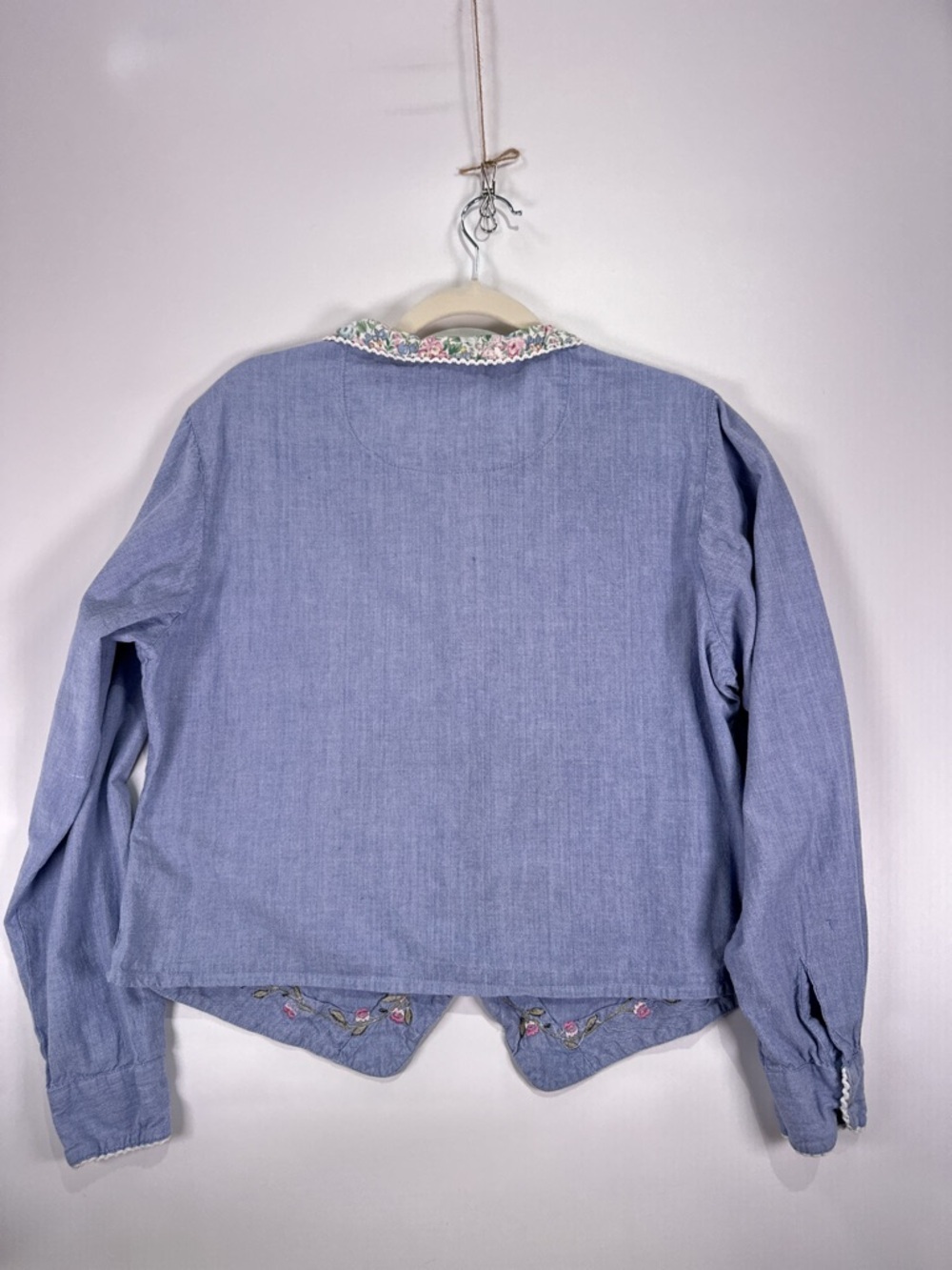 Bill Blass 90s Cottagecore Floral Lace Collar Chambray Blouse Blue Size L - Picture 7 of 13